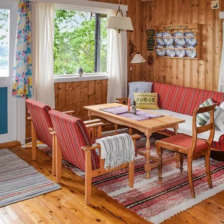 2 Bedroom Lovely In Sande I Vestfold Holiday home Svelvik